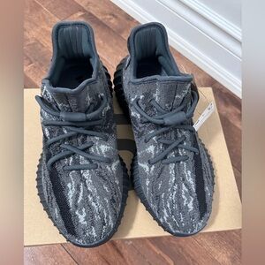 Brand new Yeezy 350 V2 US 7